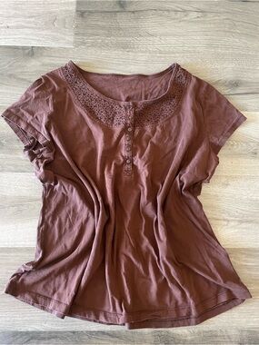 Crochet Yoke Short Sleeve Henley Tee - Rust Brown